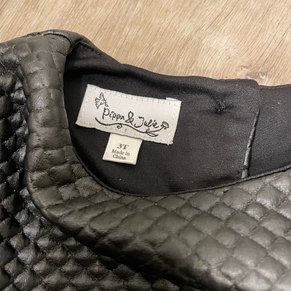 Faux Leather quilted top with gold metal zippers - Picture 10 of 14